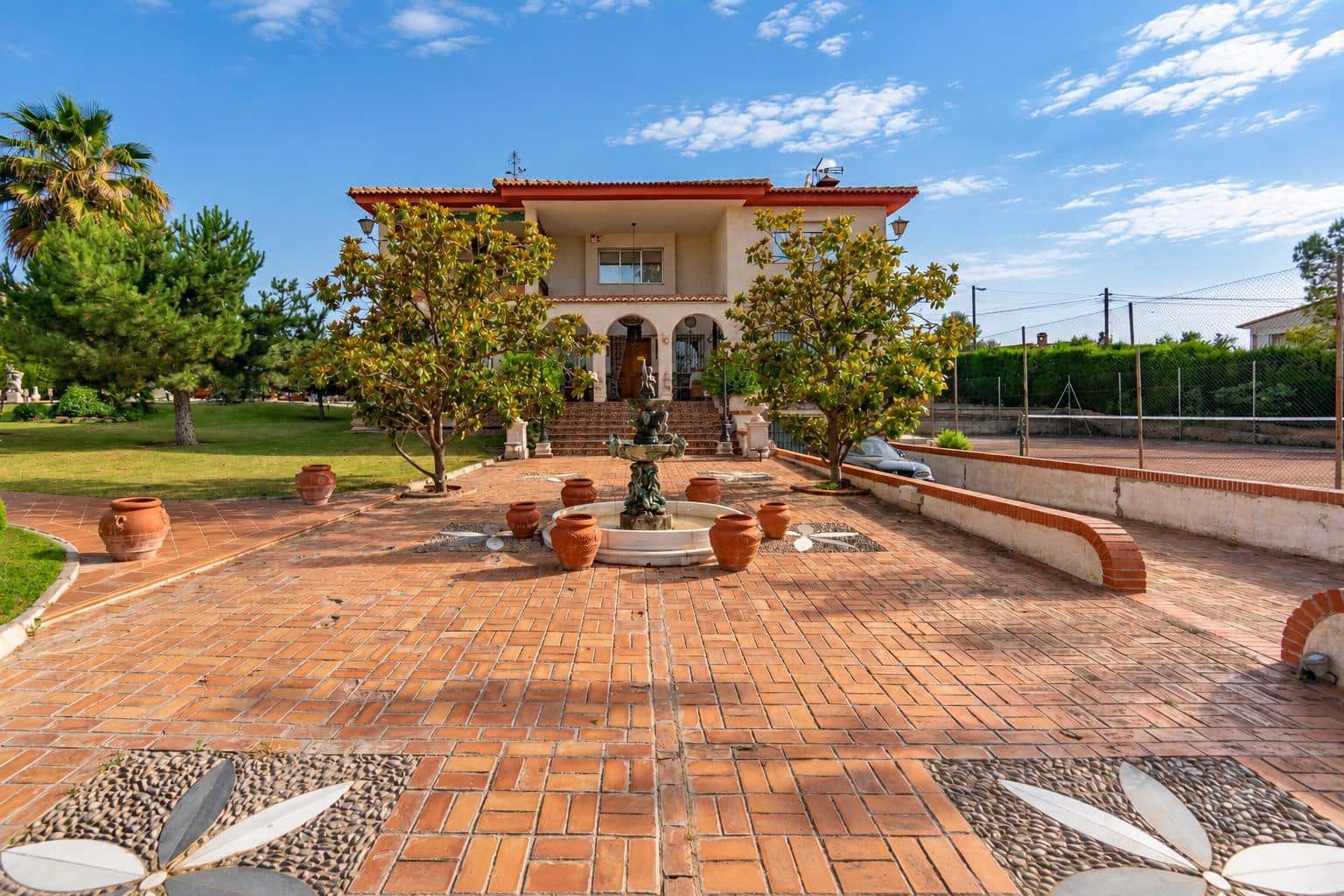 4 bedroom Villa for sale in Otura with pool - € 850,000 (Ref: 9165944)
