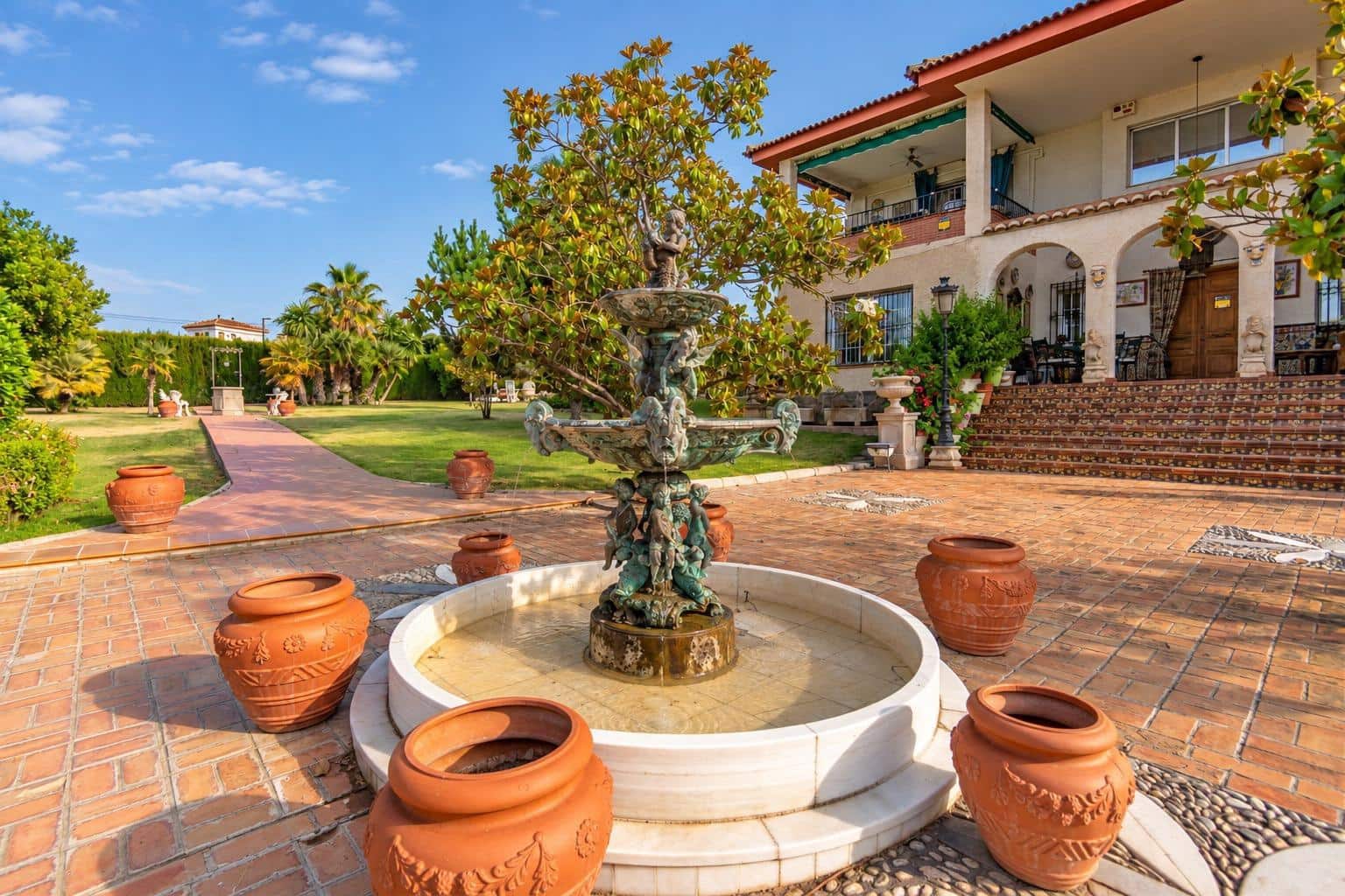 4 bedroom Villa for sale in Otura with pool - € 850,000 (Ref: 9165944)