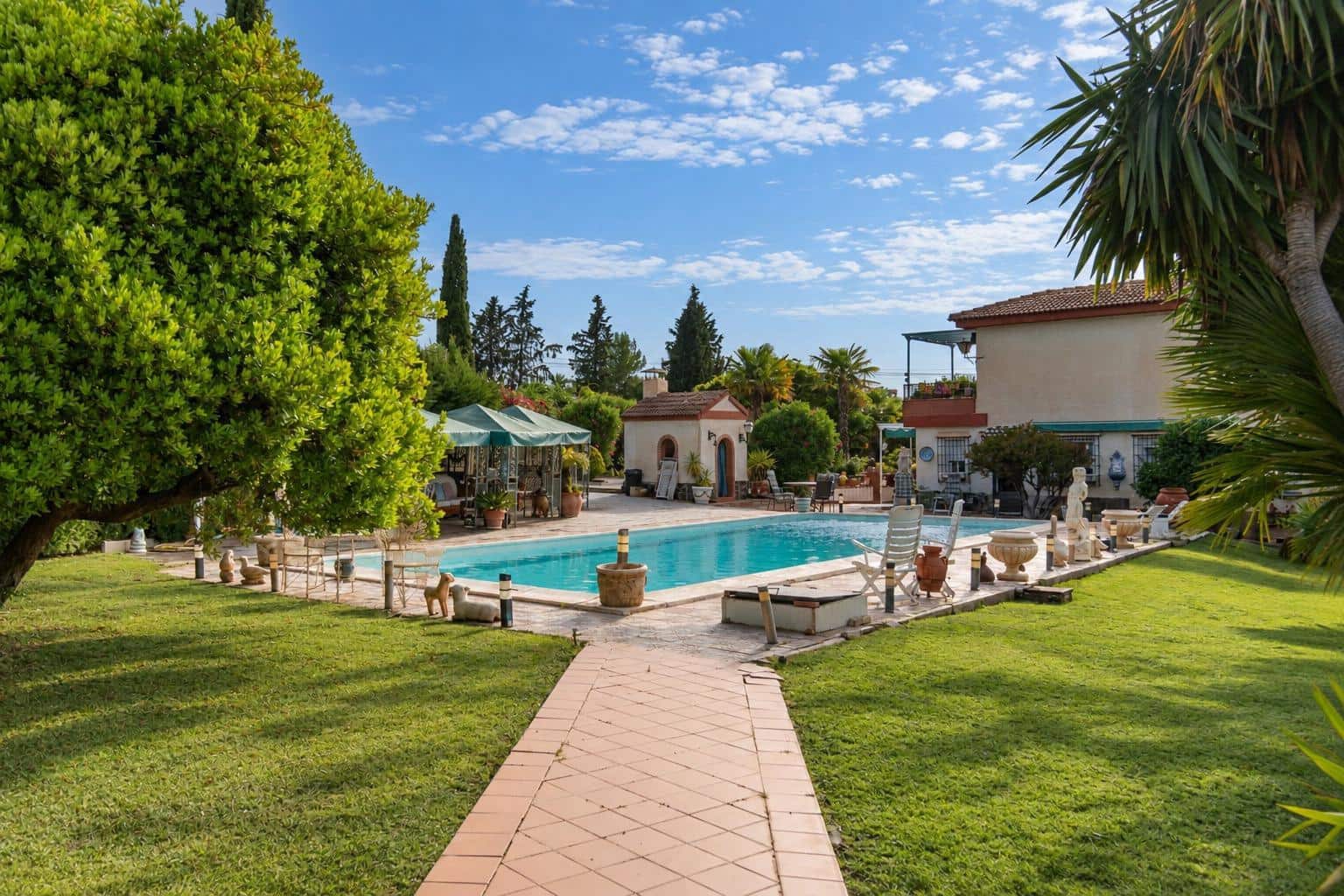 4 bedroom Villa for sale in Otura with pool - € 850,000 (Ref: 9165944)