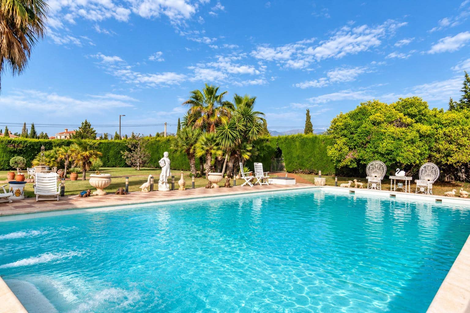 4 bedroom Villa for sale in Otura with pool - € 850,000 (Ref: 9165944)
