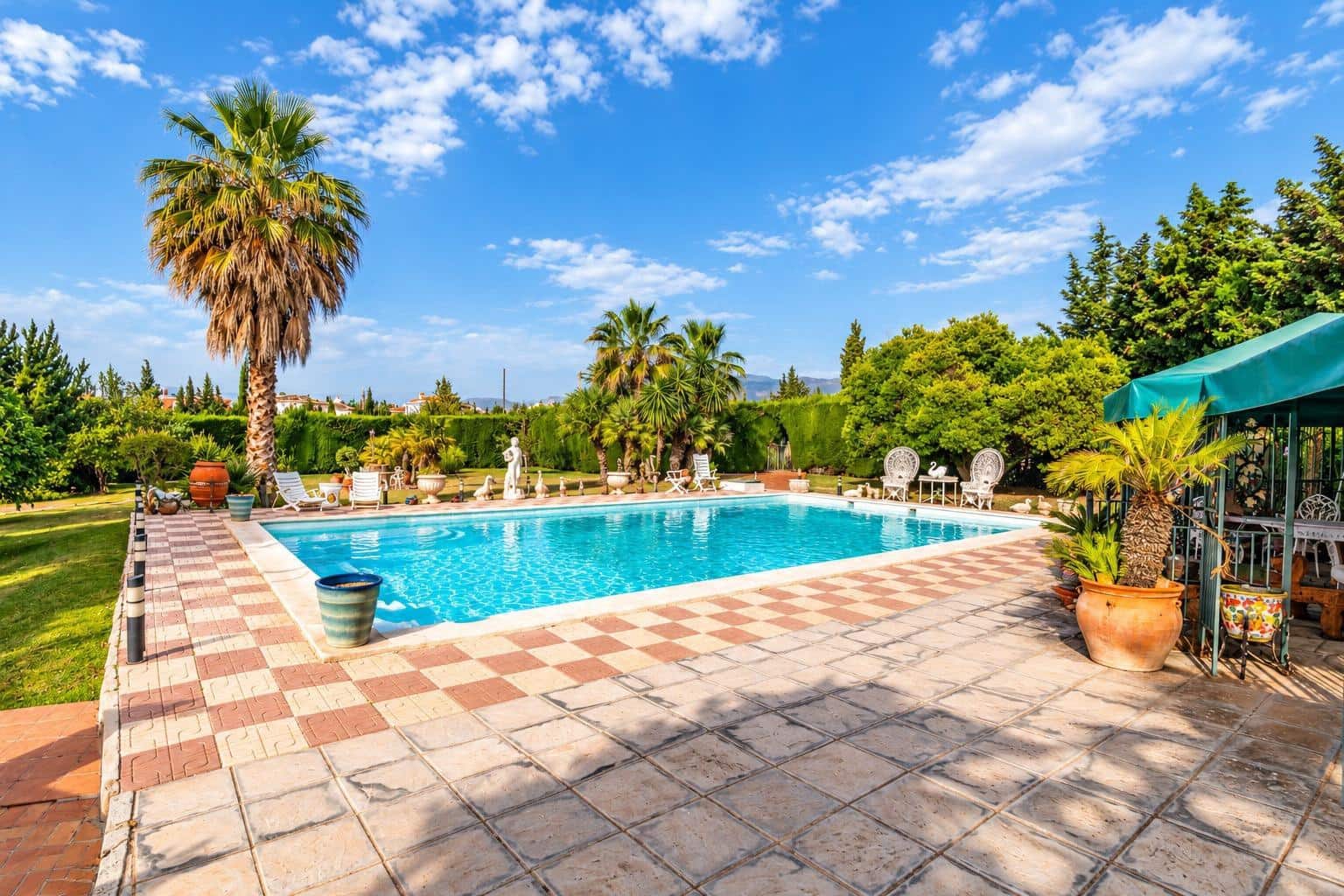 4 bedroom Villa for sale in Otura with pool - € 850,000 (Ref: 9165944)