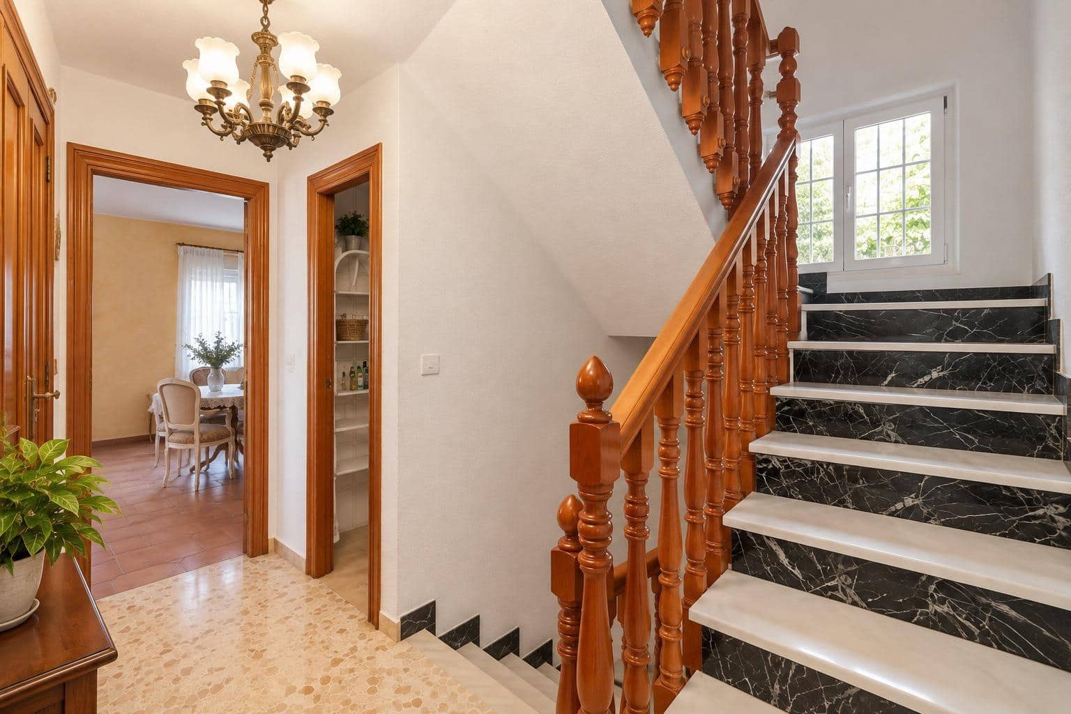 4 bedroom Villa for sale in Otura with pool - € 850,000 (Ref: 9165944)