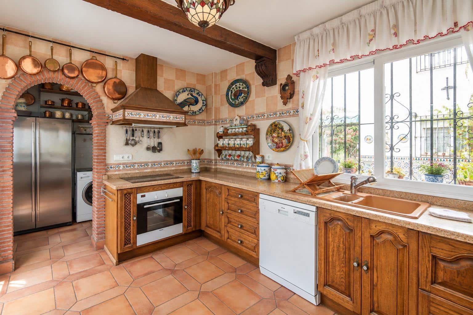 4 bedroom Villa for sale in Otura with pool - € 850,000 (Ref: 9165944)