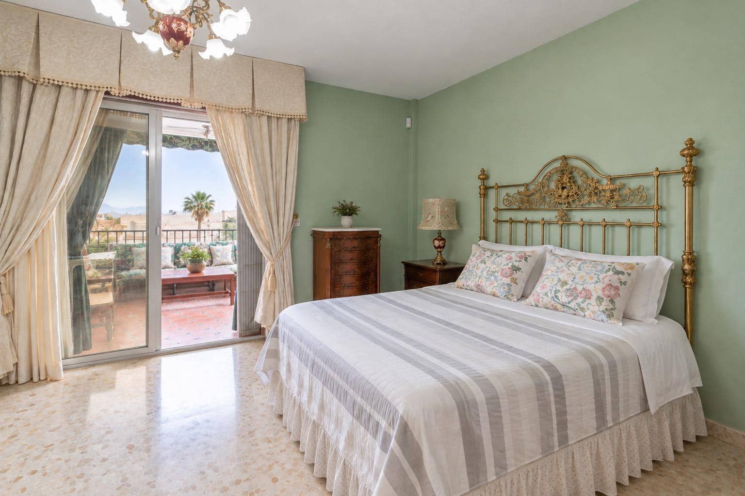 4 bedroom Villa for sale in Otura with pool - € 850,000 (Ref: 9165944)