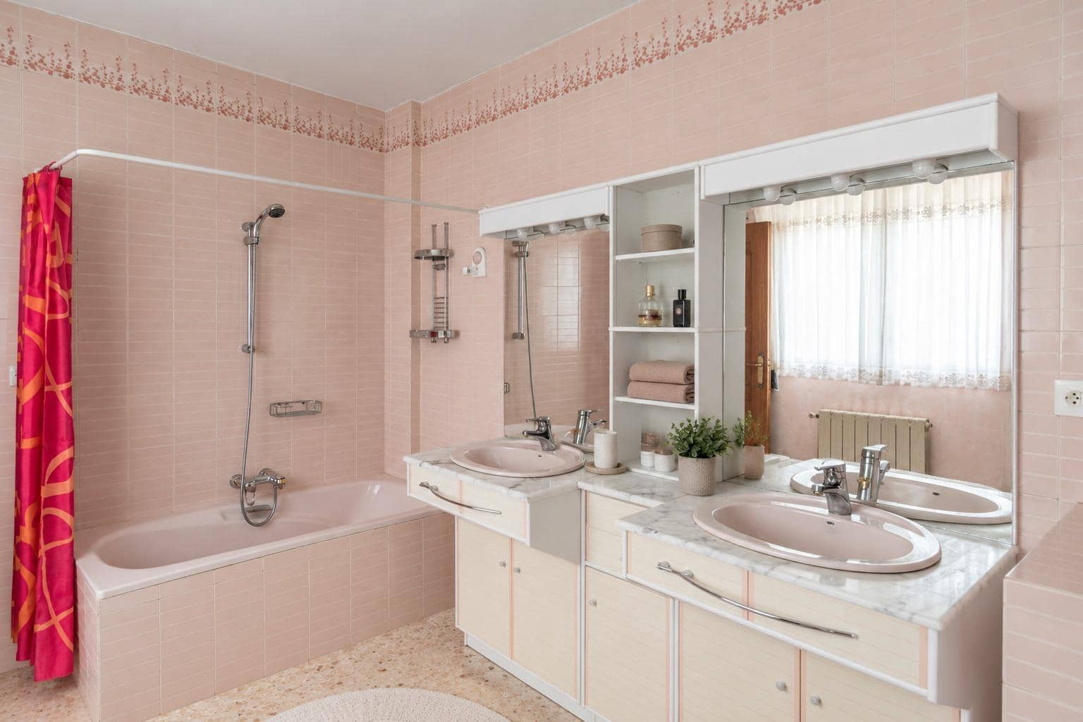 4 bedroom Villa for sale in Otura with pool - € 850,000 (Ref: 9165944)