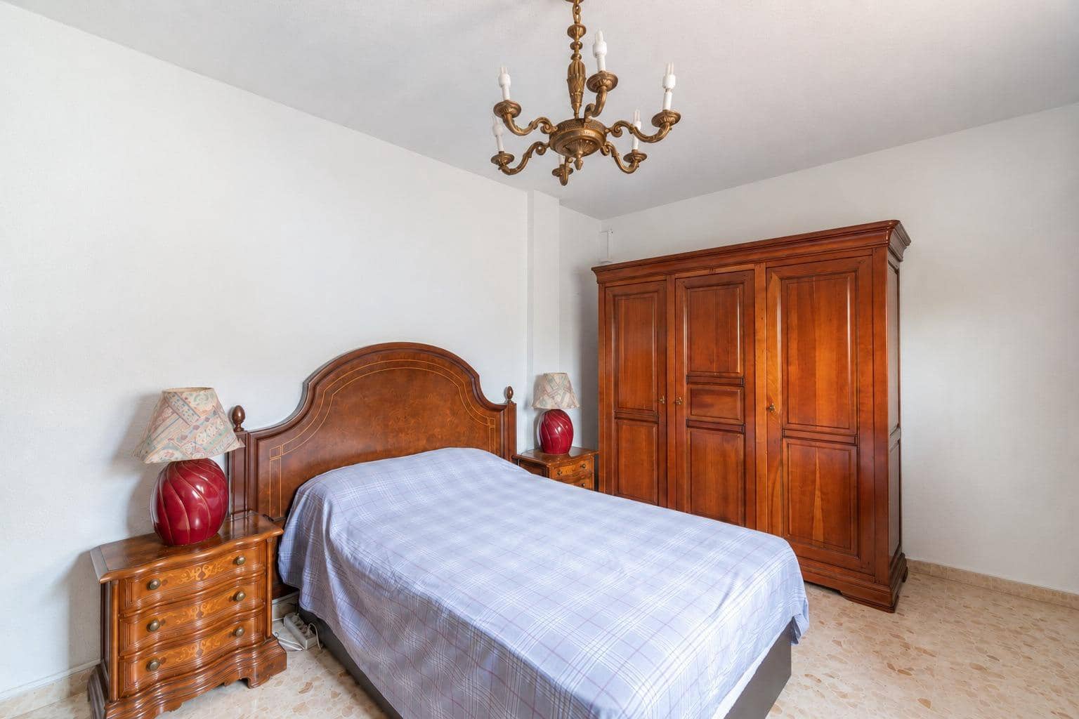4 bedroom Villa for sale in Otura with pool - € 850,000 (Ref: 9165944)