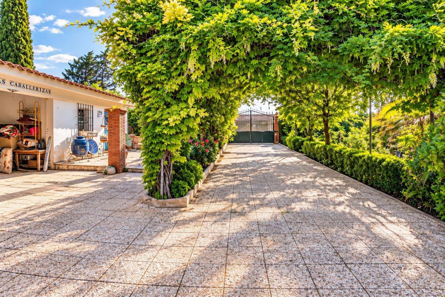 4 bedroom Villa for sale in Otura with pool - € 850,000 (Ref: 9165944)