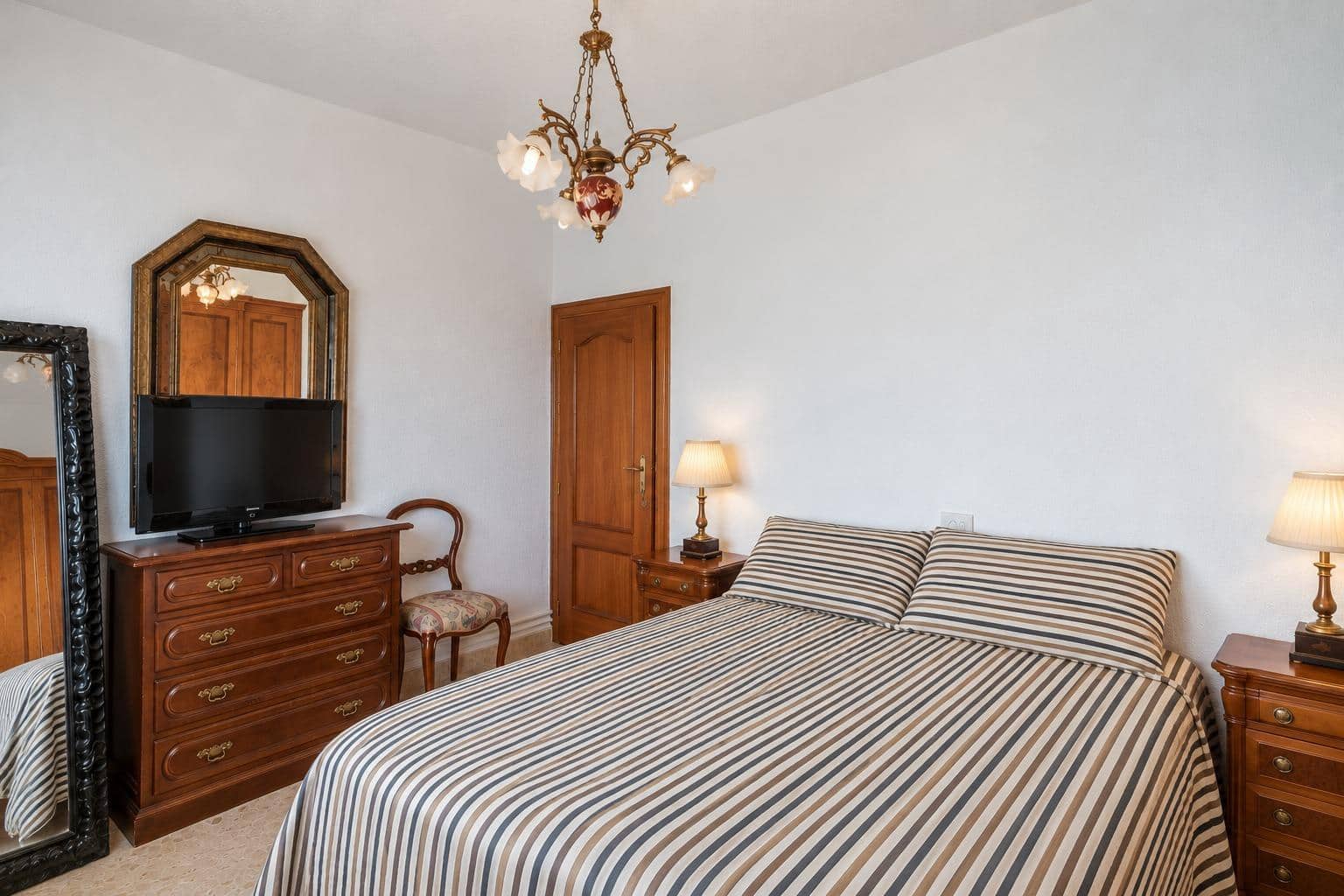4 bedroom Villa for sale in Otura with pool - € 850,000 (Ref: 9165944)