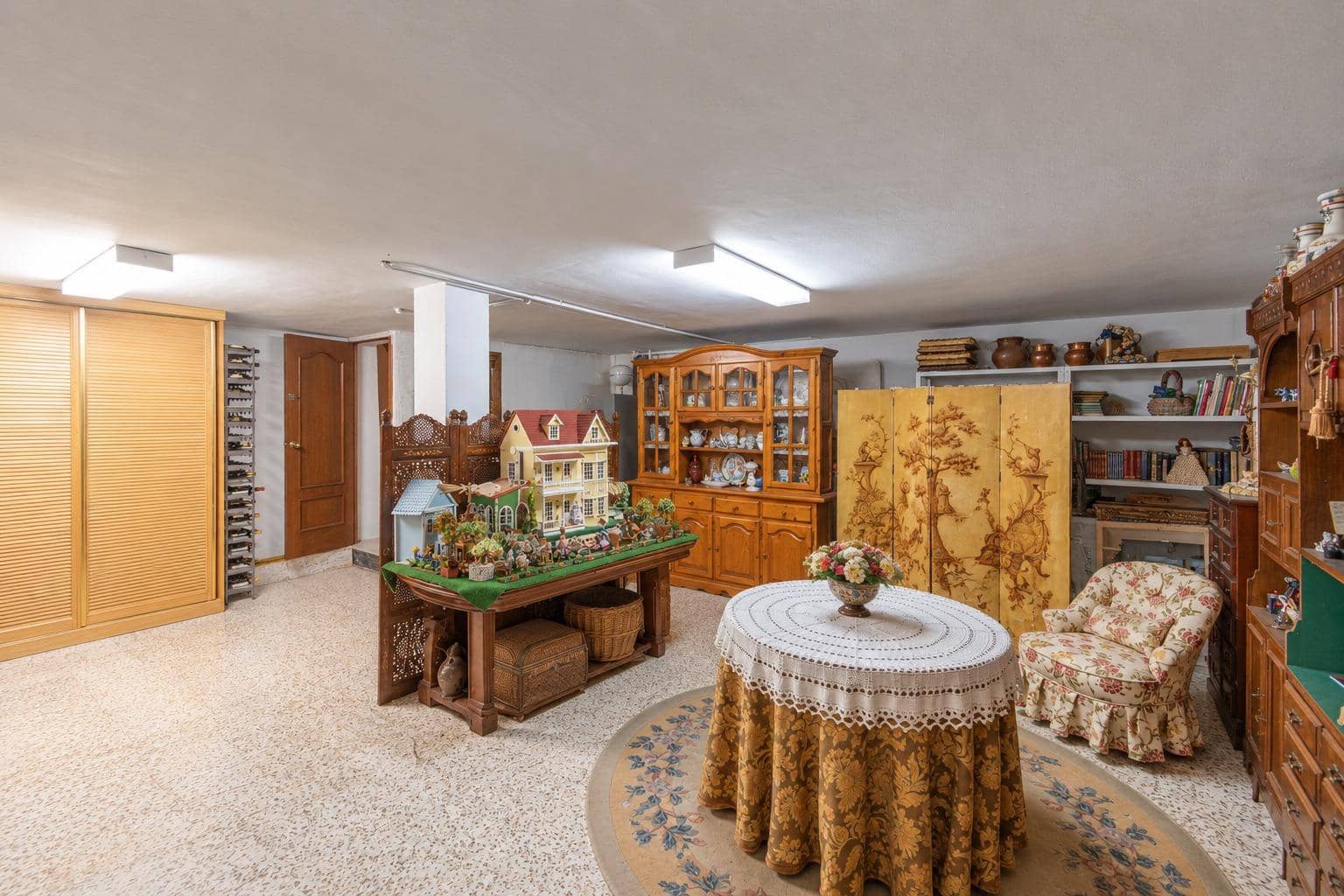4 bedroom Villa for sale in Otura with pool - € 850,000 (Ref: 9165944)