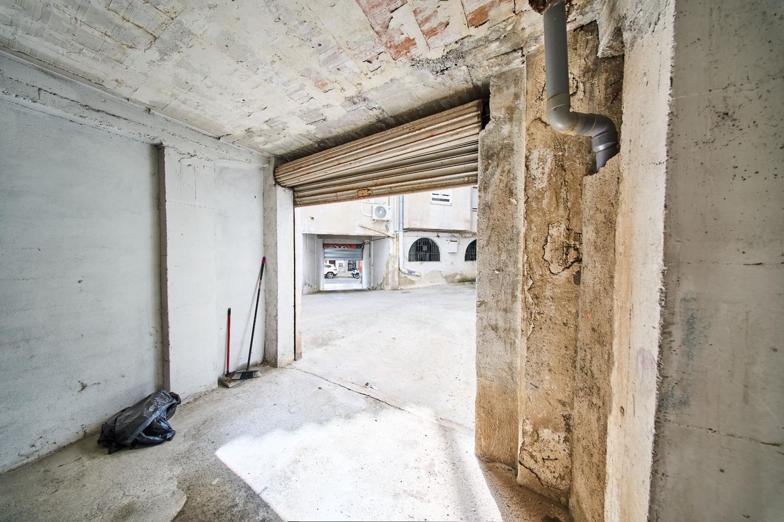 Garage till salu i Granada stad - 26 500 € (Ref: 9169688)