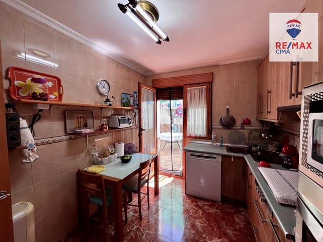 4 bedroom Townhouse for sale in Huéscar with garage - € 200,000 (Ref: 9169693)