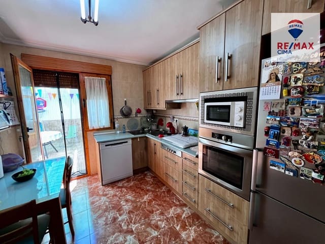 4 bedroom Townhouse for sale in Huéscar with garage - € 200,000 (Ref: 9169693)