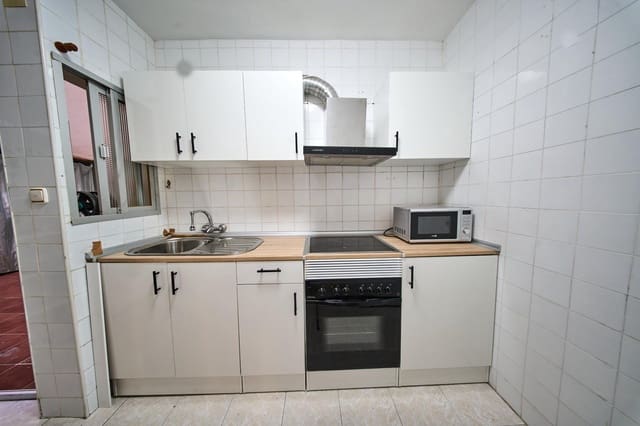 Appartement de 3 chambres à louer à Grenade ville - 800 € (Ref: 9176580)