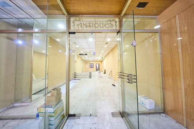 Local Comercial en Granada ciudad en venta - 185.000 € (Ref: 9183823)