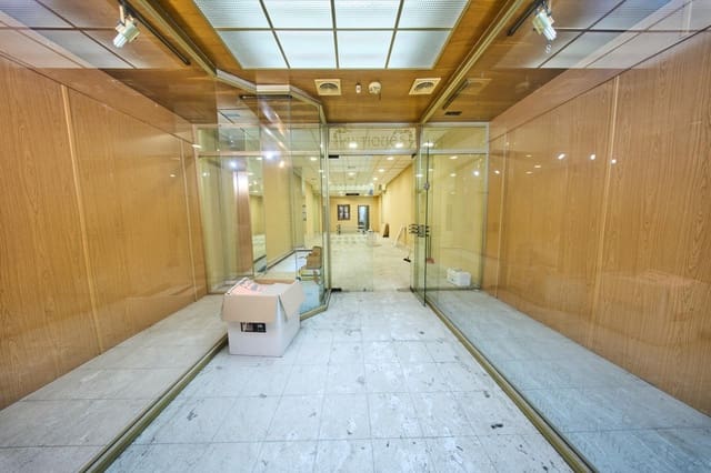 Local Comercial en Granada ciudad en venta - 185.000 € (Ref: 9183823)