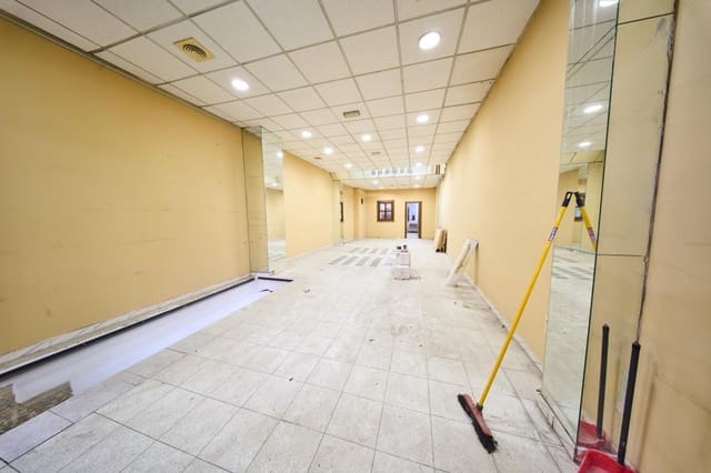 Local Comercial en Granada ciudad en venta - 185.000 € (Ref: 9183823)