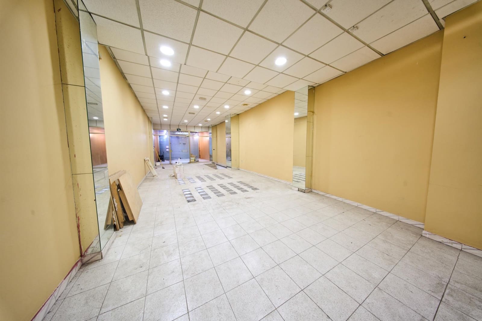 Local Comercial en Granada ciudad en venta - 185.000 € (Ref: 9183823)