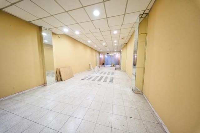 Local Comercial en Granada ciudad en venta - 185.000 € (Ref: 9183823)