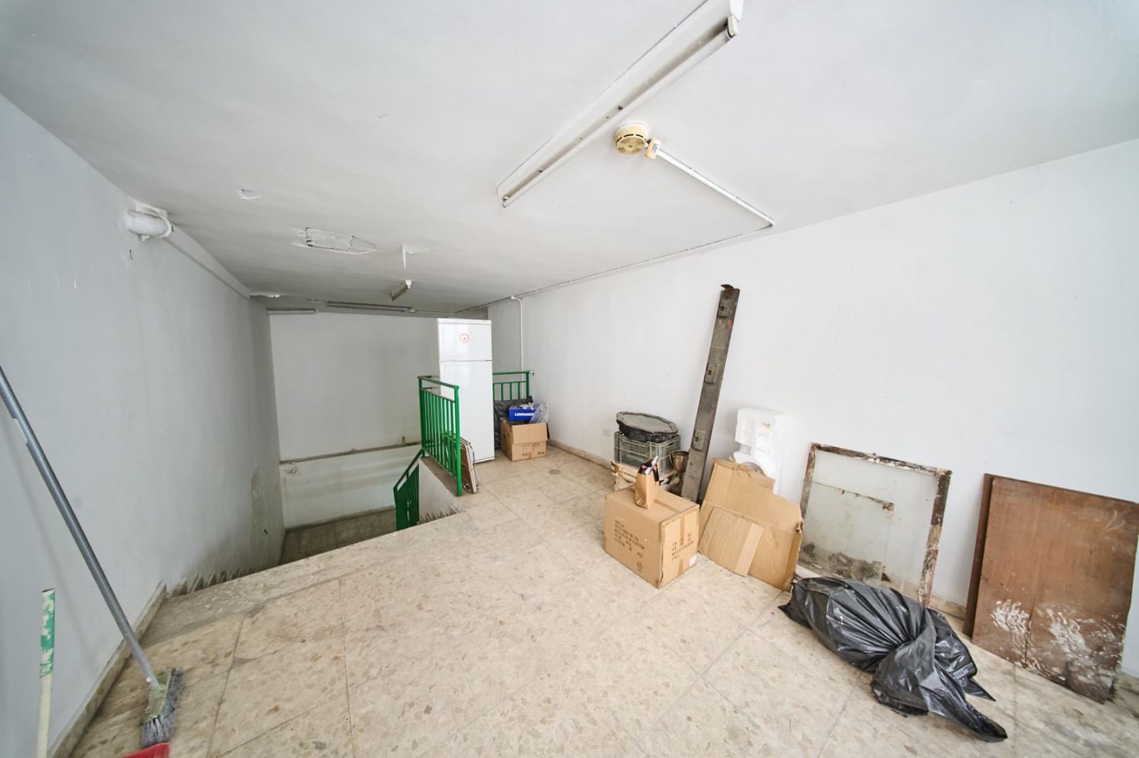 Local Comercial en Granada ciudad en venta - 185.000 € (Ref: 9183823)