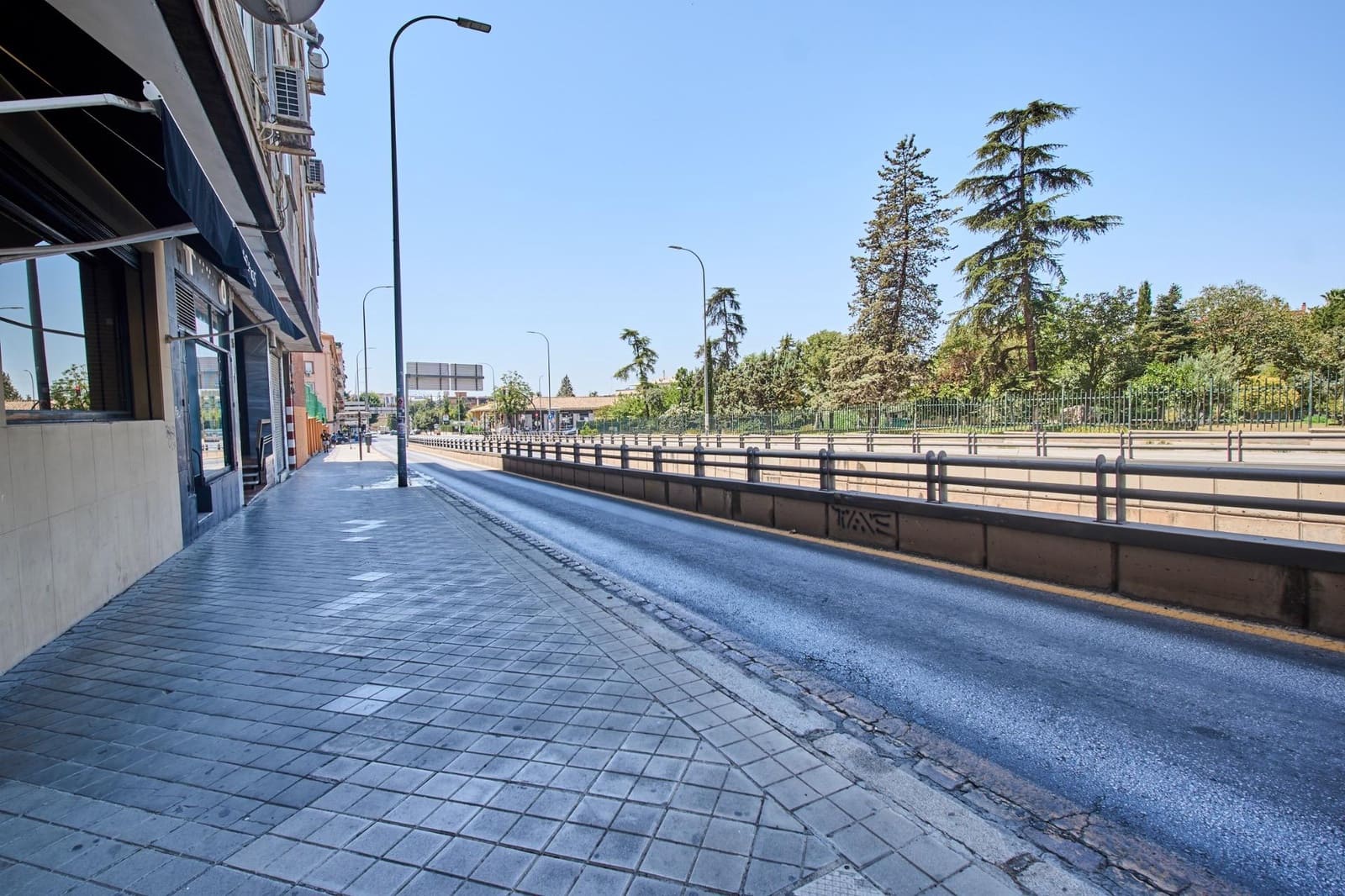 Local Comercial en Granada ciudad en venta - 185.000 € (Ref: 9183823)