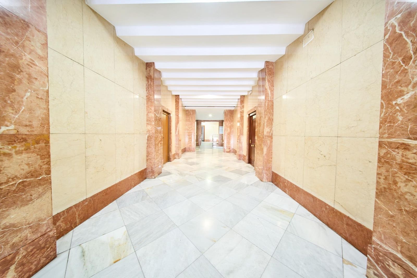 5 sovrum Lägenhet till salu i Granada stad - 472 000 € (Ref: 9236770)