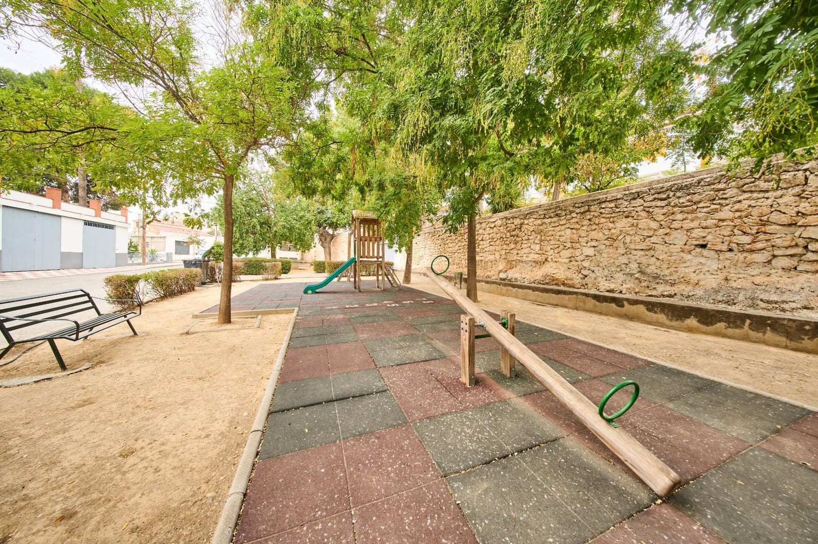 4 makuuhuone Omakotitalo myytävänä paikassa Moraleda de Zafayona mukana 
autotalli - 110 000 € (Ref: 9243239)