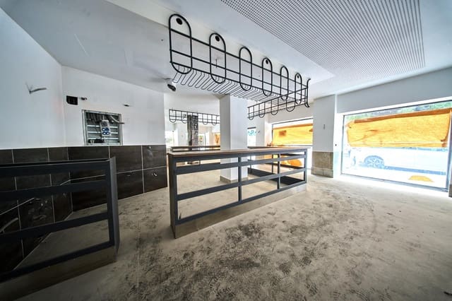 Erhverv til salg i Centro, Granada by - € 500.000 (Ref: 9247116)