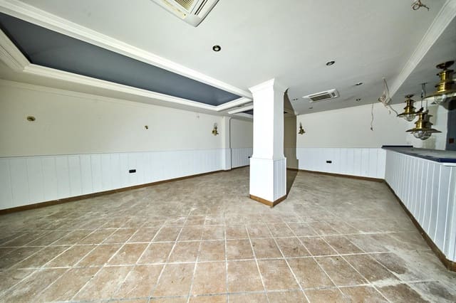 Erhverv til salg i Centro, Granada by - € 500.000 (Ref: 9247116)