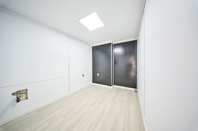 3 bedroom Commercial for sale in Maracena - € 115,000 (Ref: 9252275)