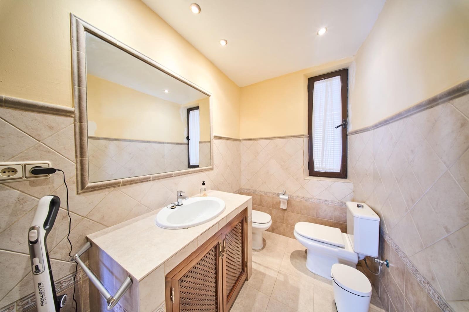 3 bedroom Flat for rent in Granada city - € 960 (Ref: 9257555)
