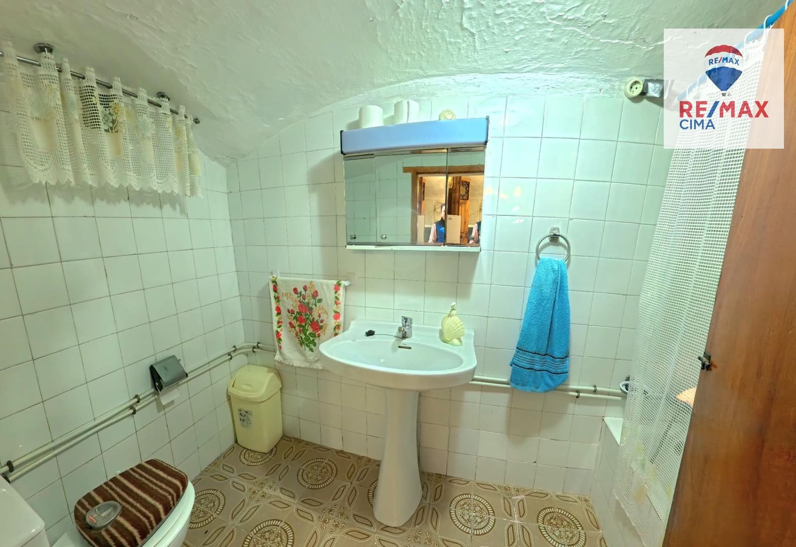 4 bedroom Townhouse for sale in Freila with garage - € 55,000 (Ref: 9272795)