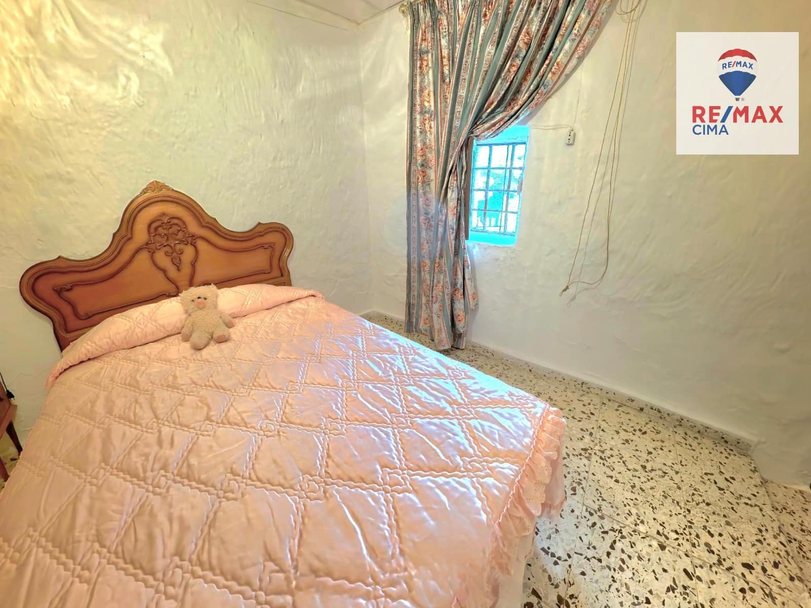 4 bedroom Townhouse for sale in Freila with garage - € 55,000 (Ref: 9272795)