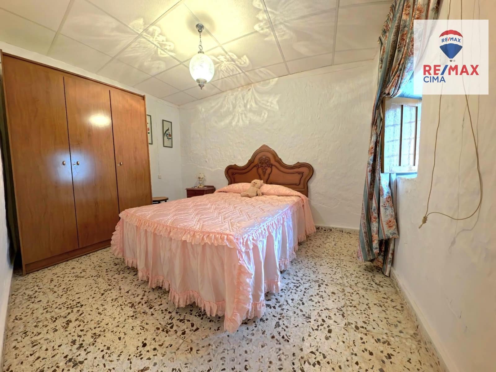 4 bedroom Townhouse for sale in Freila with garage - € 55,000 (Ref: 9272795)