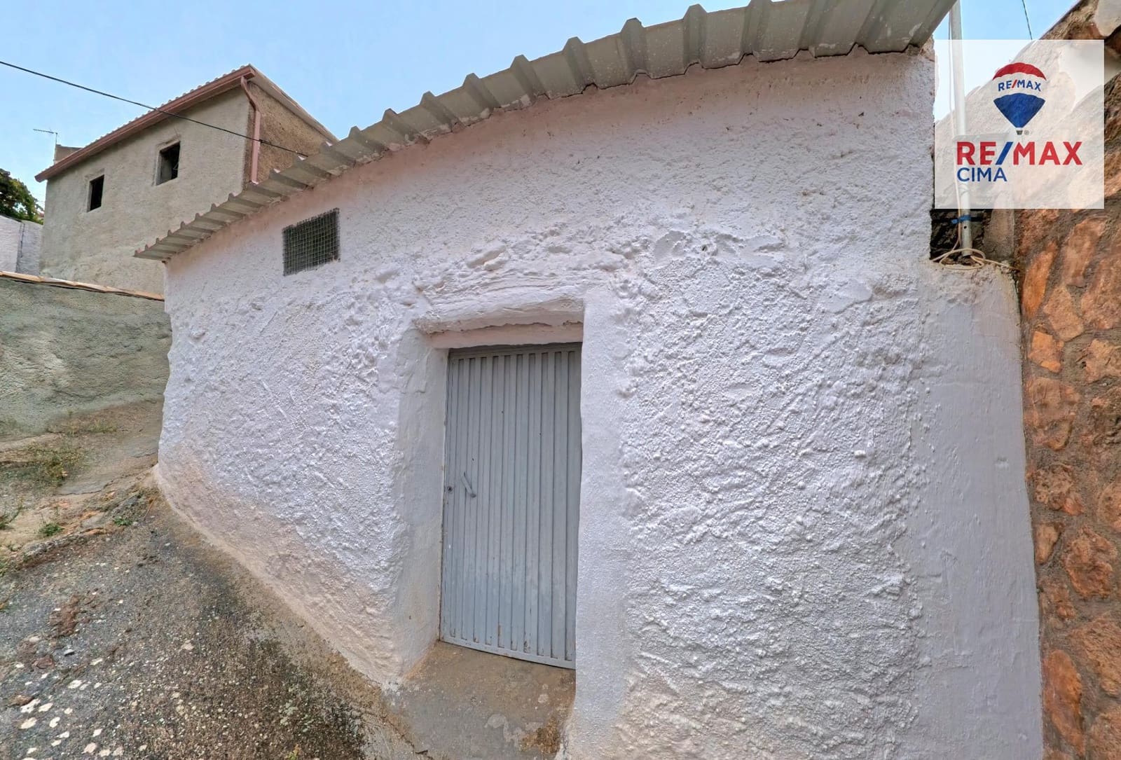 4 bedroom Townhouse for sale in Freila with garage - € 55,000 (Ref: 9272795)