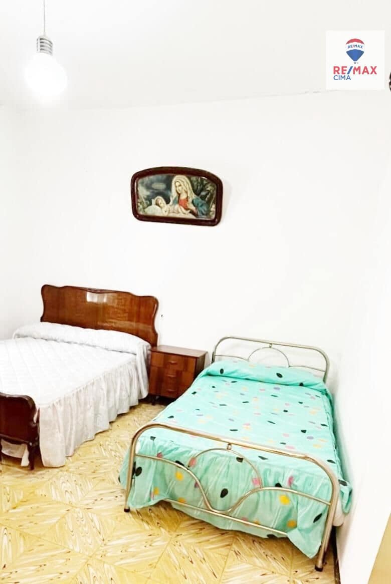 5 bedroom Townhouse for sale in Cortes de Baza - € 75,000 (Ref: 9272796)