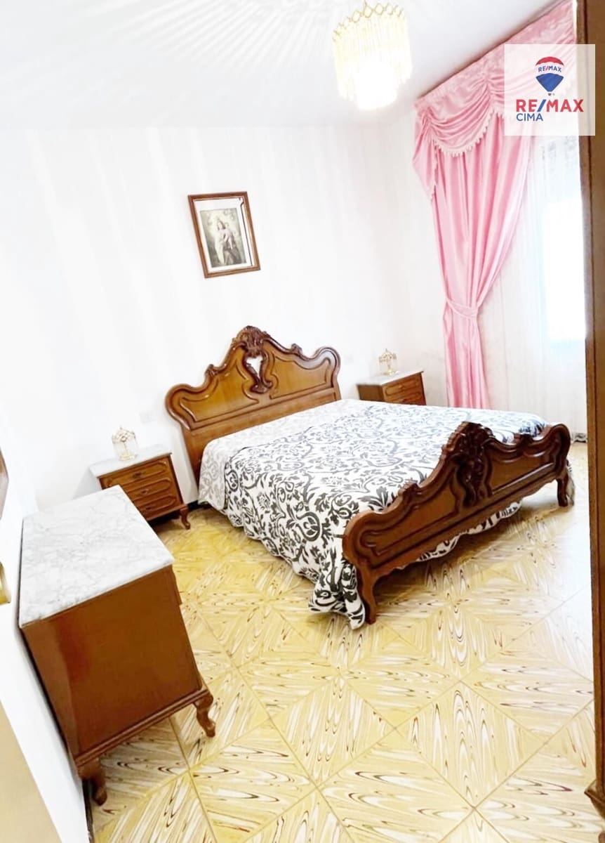 5 bedroom Townhouse for sale in Cortes de Baza - € 75,000 (Ref: 9272796)