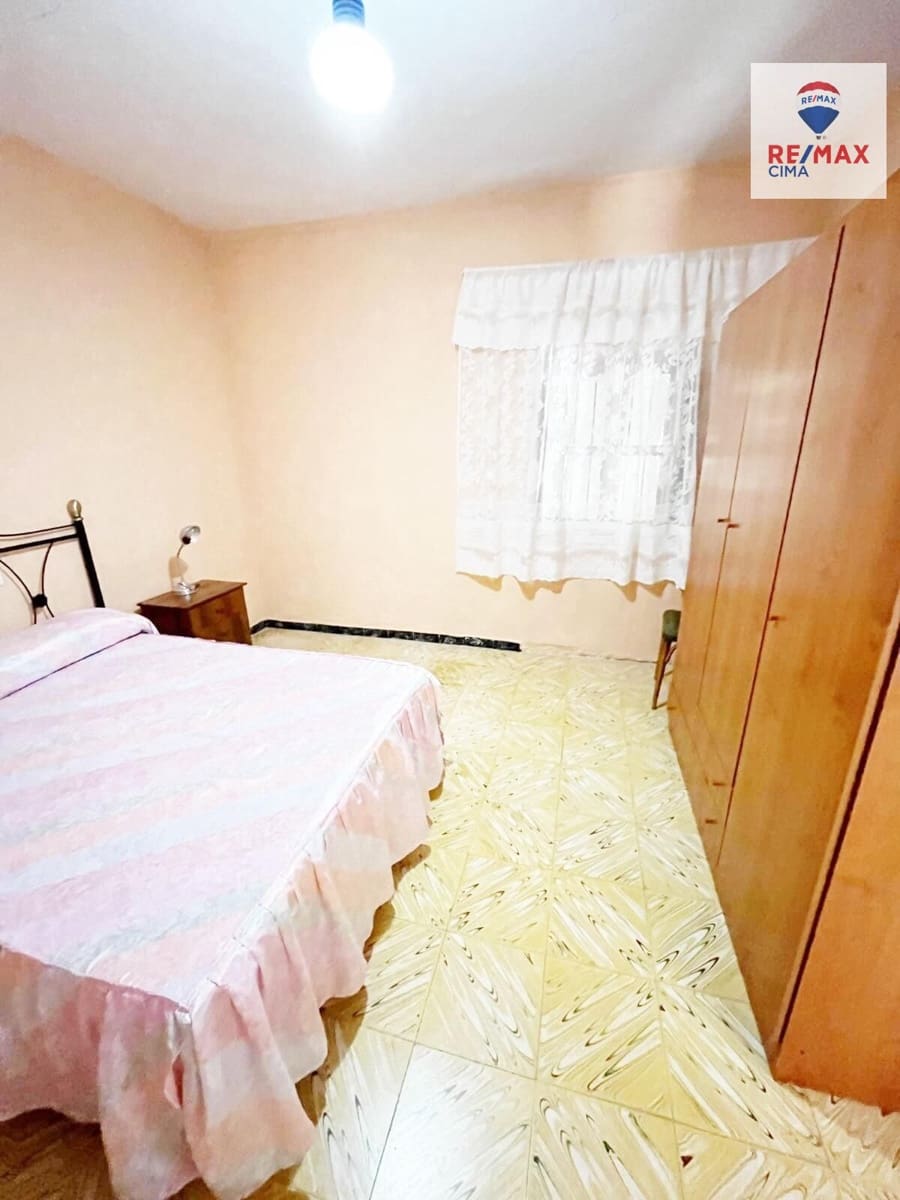 5 bedroom Townhouse for sale in Cortes de Baza - € 75,000 (Ref: 9272796)