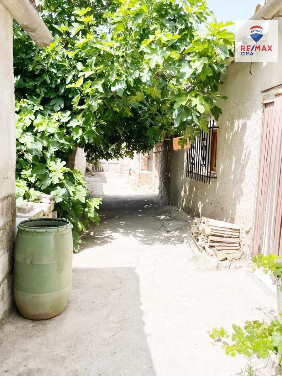 5 bedroom Townhouse for sale in Cortes de Baza - € 75,000 (Ref: 9272796)