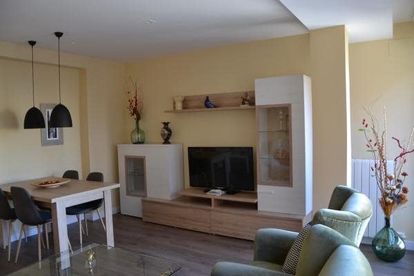 2 soverom Leilighet til leie i Camino de Ronda - Rosaleda, Granada by - € 950 (Ref: 9282391)