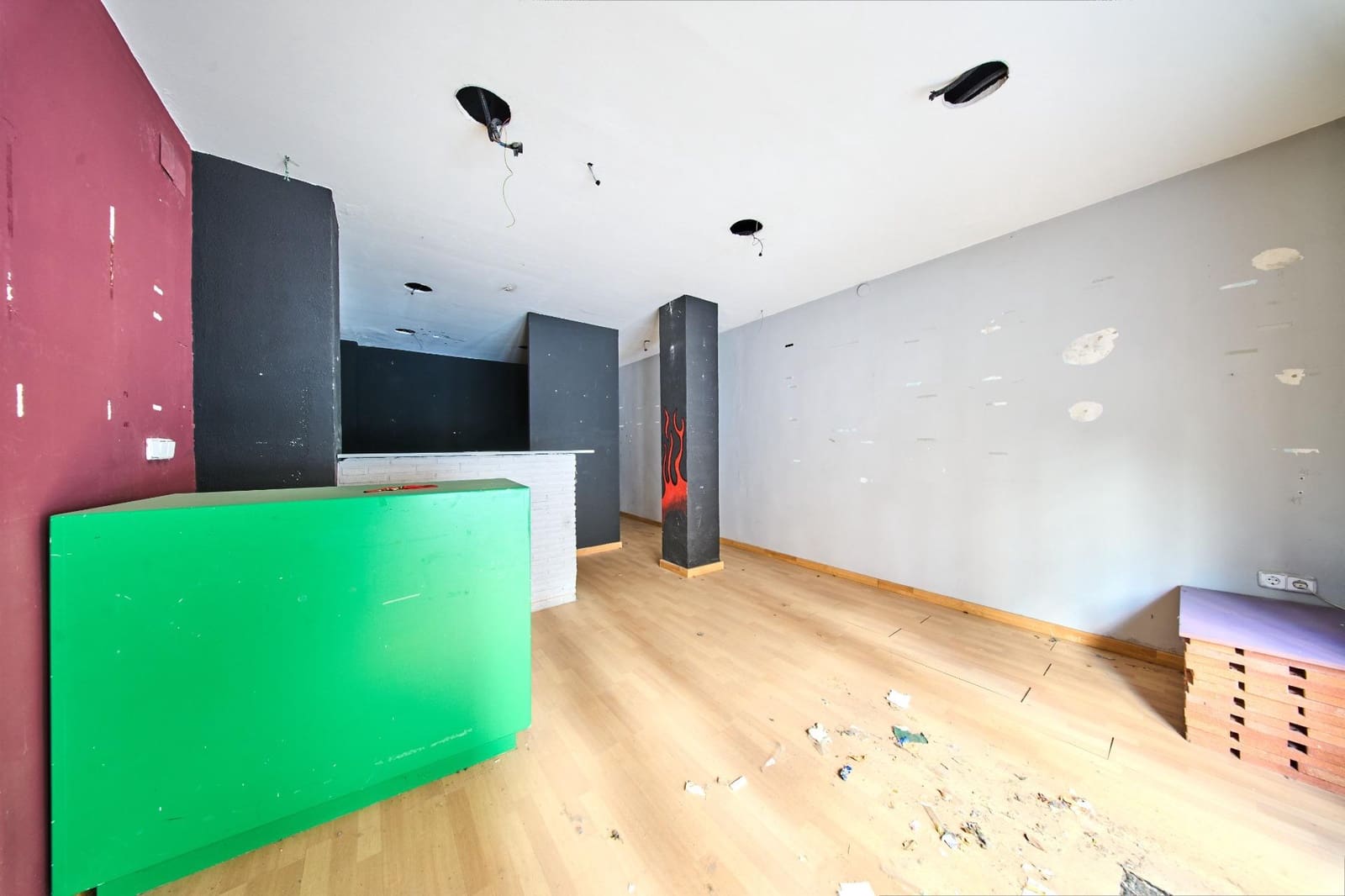 Komercyjne na sprzedaż w Miasto Grenada - 162 000 € (Ref: 9285385)