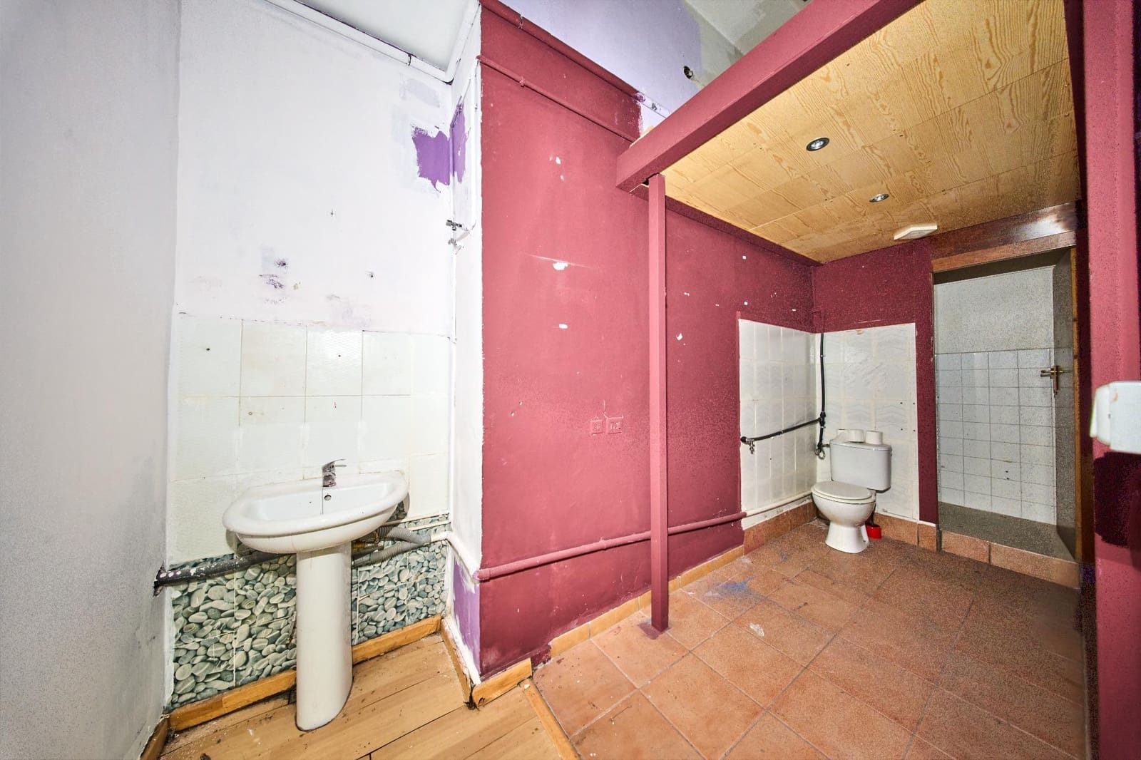 Komercyjne na sprzedaż w Miasto Grenada - 162 000 € (Ref: 9285385)