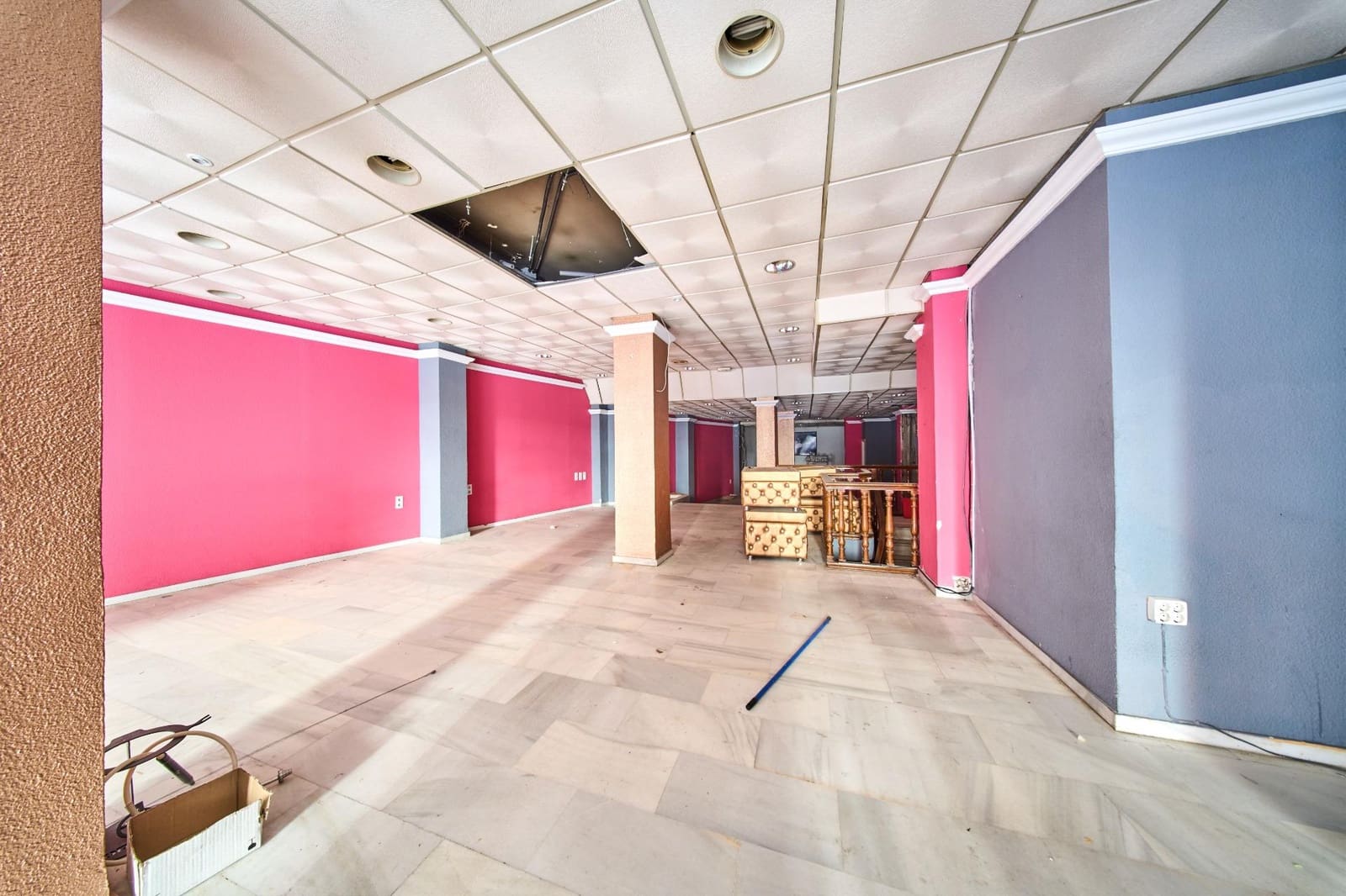 Commercieel te koop in Granada stad - € 350.000 (Ref: 9303732)