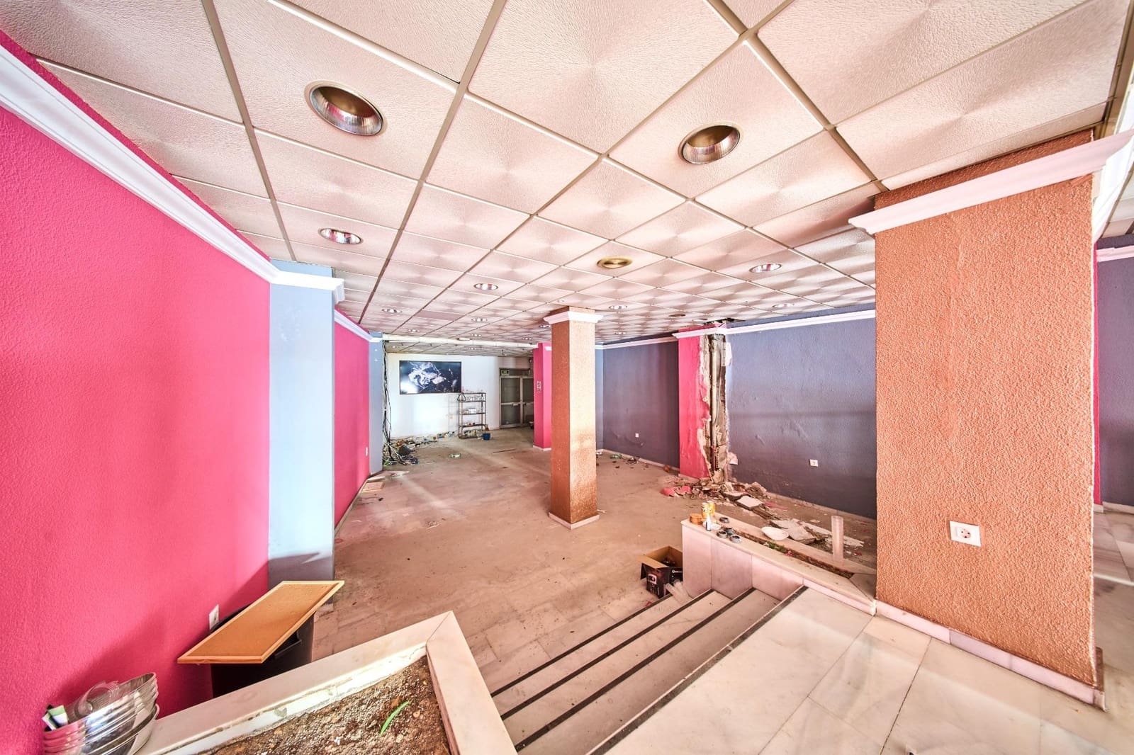 Commercieel te koop in Granada stad - € 350.000 (Ref: 9303732)