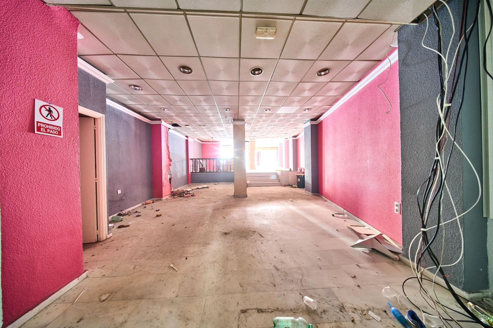 Commercieel te koop in Granada stad - € 350.000 (Ref: 9303732)