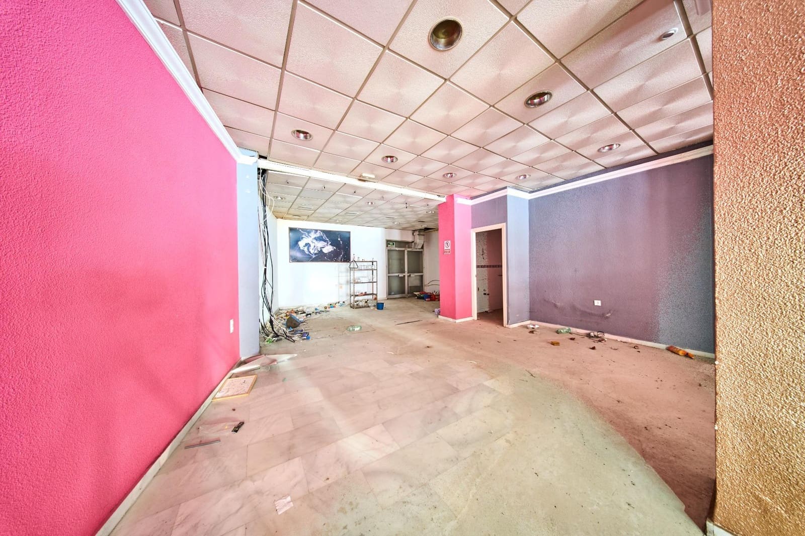 Commercieel te koop in Granada stad - € 350.000 (Ref: 9303732)