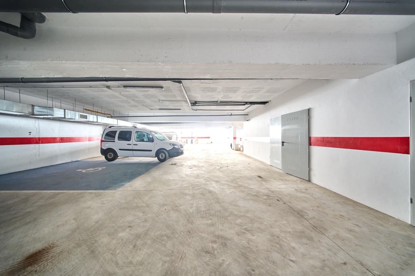 Business for rent in Marbella with garage - € 8,000 (Ref: 9306355)