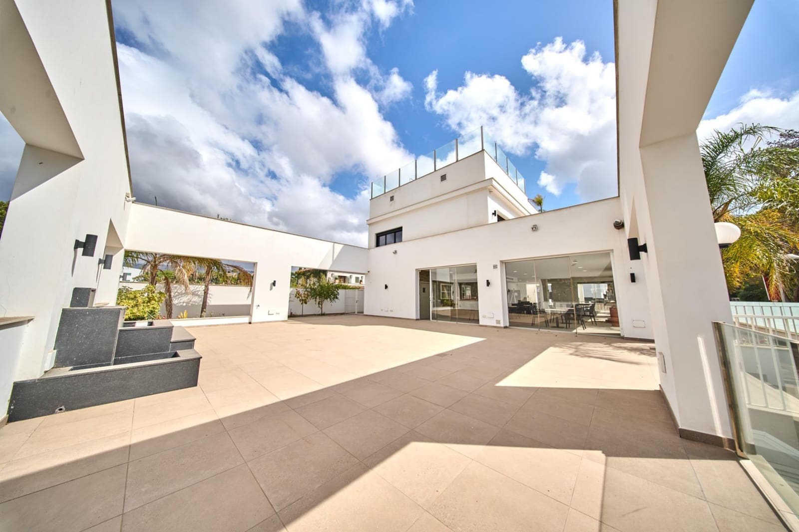 Business for rent in Marbella with garage - € 8,000 (Ref: 9306355)