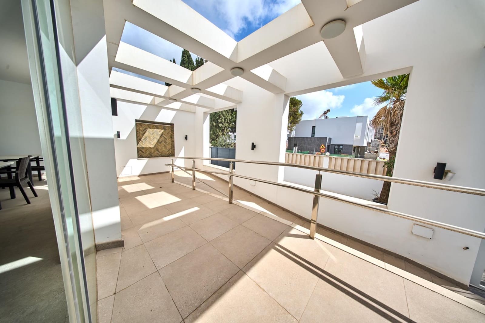 Business for rent in Marbella with garage - € 8,000 (Ref: 9306355)