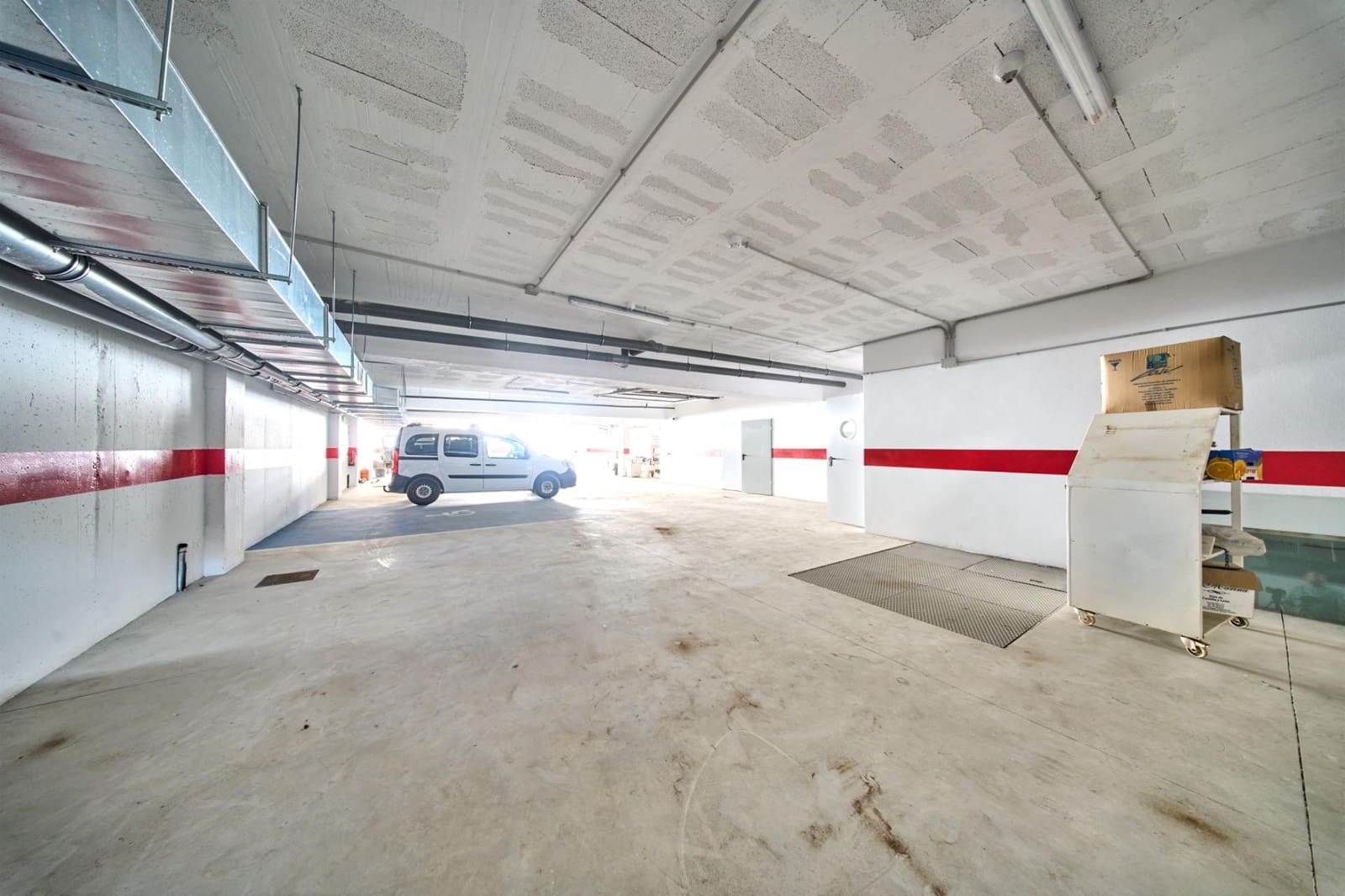 Business for rent in Marbella with garage - € 8,000 (Ref: 9306355)