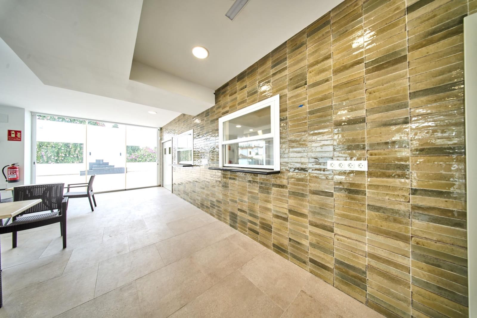 Business for rent in Marbella with garage - € 8,000 (Ref: 9306355)